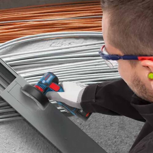 برش پروفیل با فرز شارژی بوش GWS 12V-76 Professional